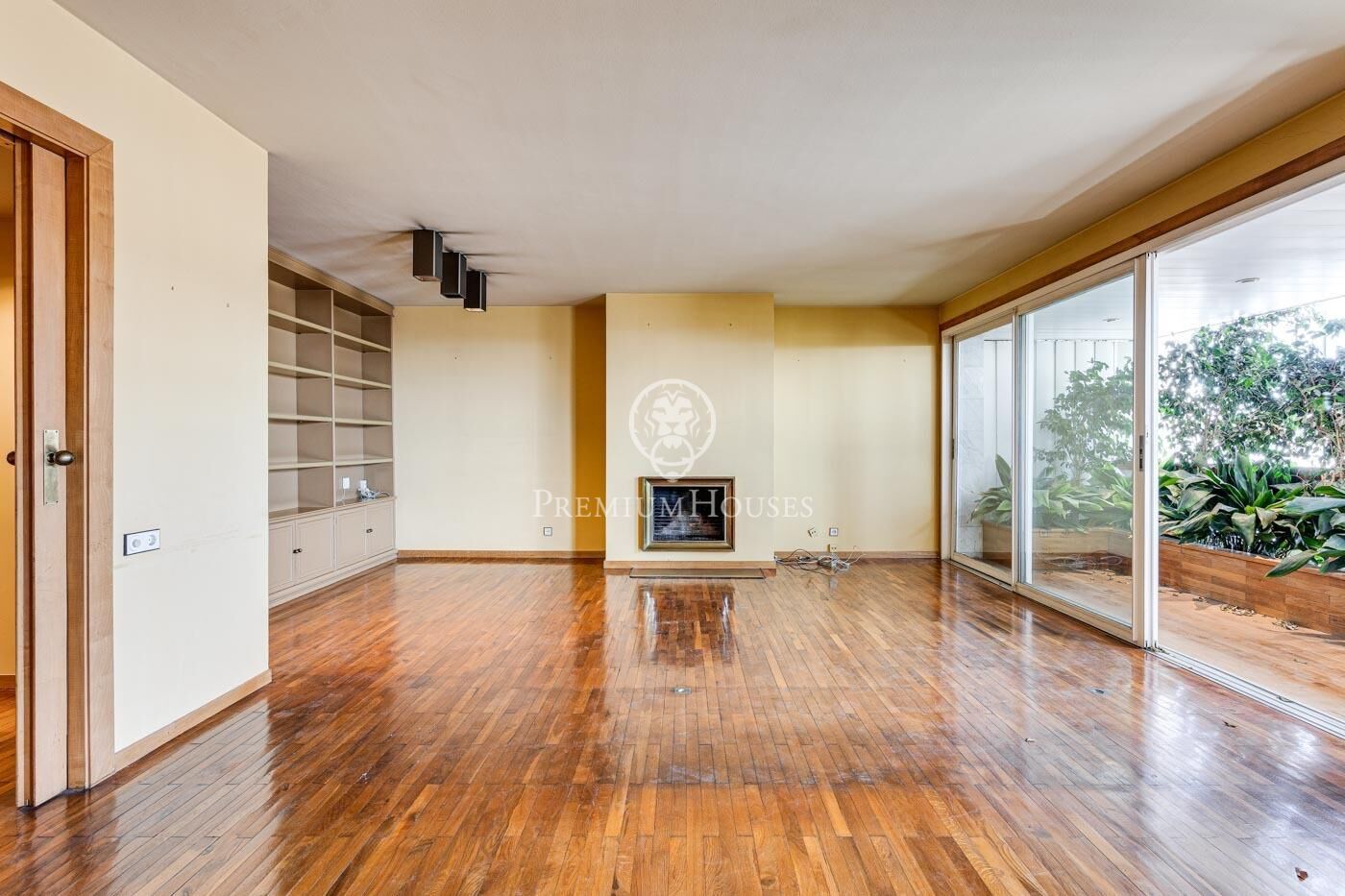 Sala d'estar de Pis en venda en  Barcelona Capital amb Aire condicionat, Jardí privat i Terrassa