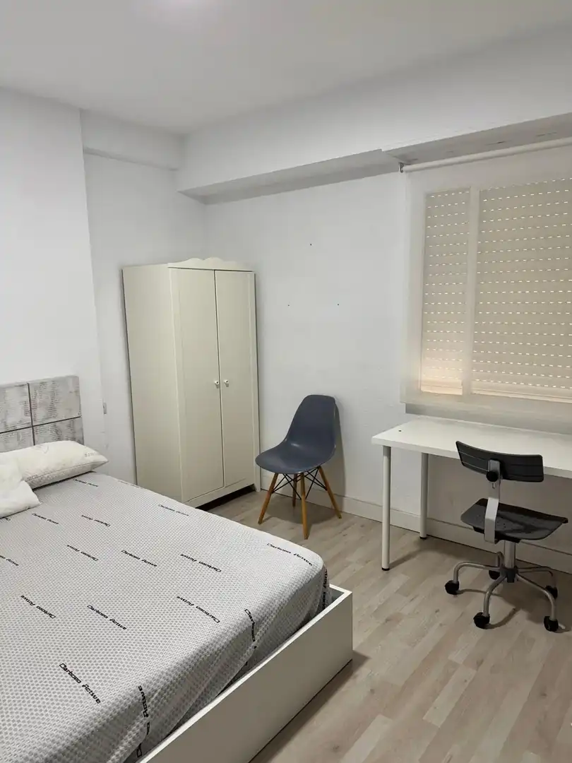 Habitación de Piso de alquiler en Valencia con Aire acondicionado, Calefacción y Amueblado