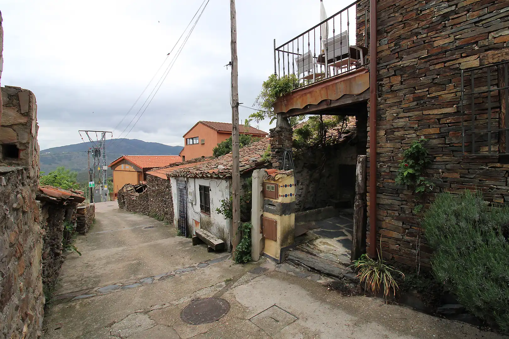 Vista exterior de Casa adosada en venta en El Atazar con Calefacción, Terraza y Trastero