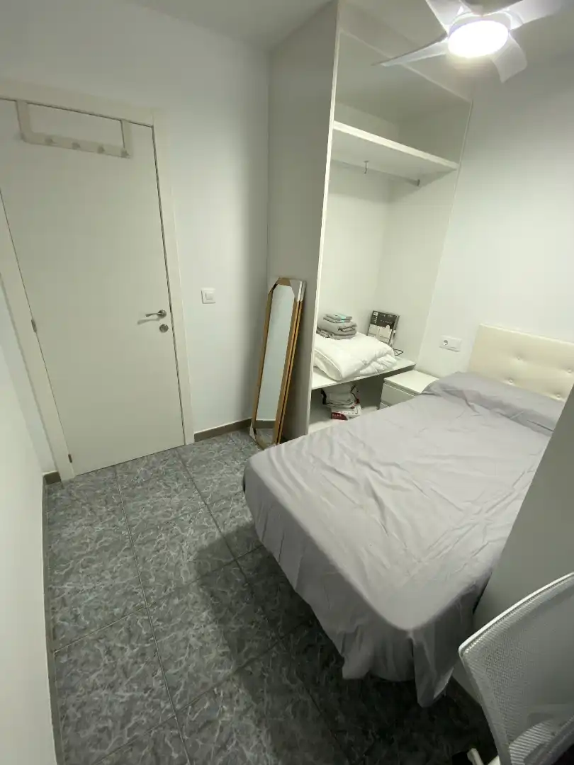 Dormitori de Apartament per a compartir en Valencia amb Aire condicionat, Moblat i Forn