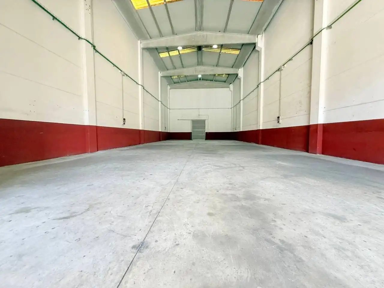 Nau industrial de lloguer a Calle Sant Celoni 1