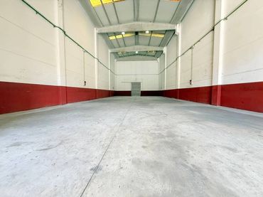 Nau industrial de lloguer a Calle Sant Celoni 1