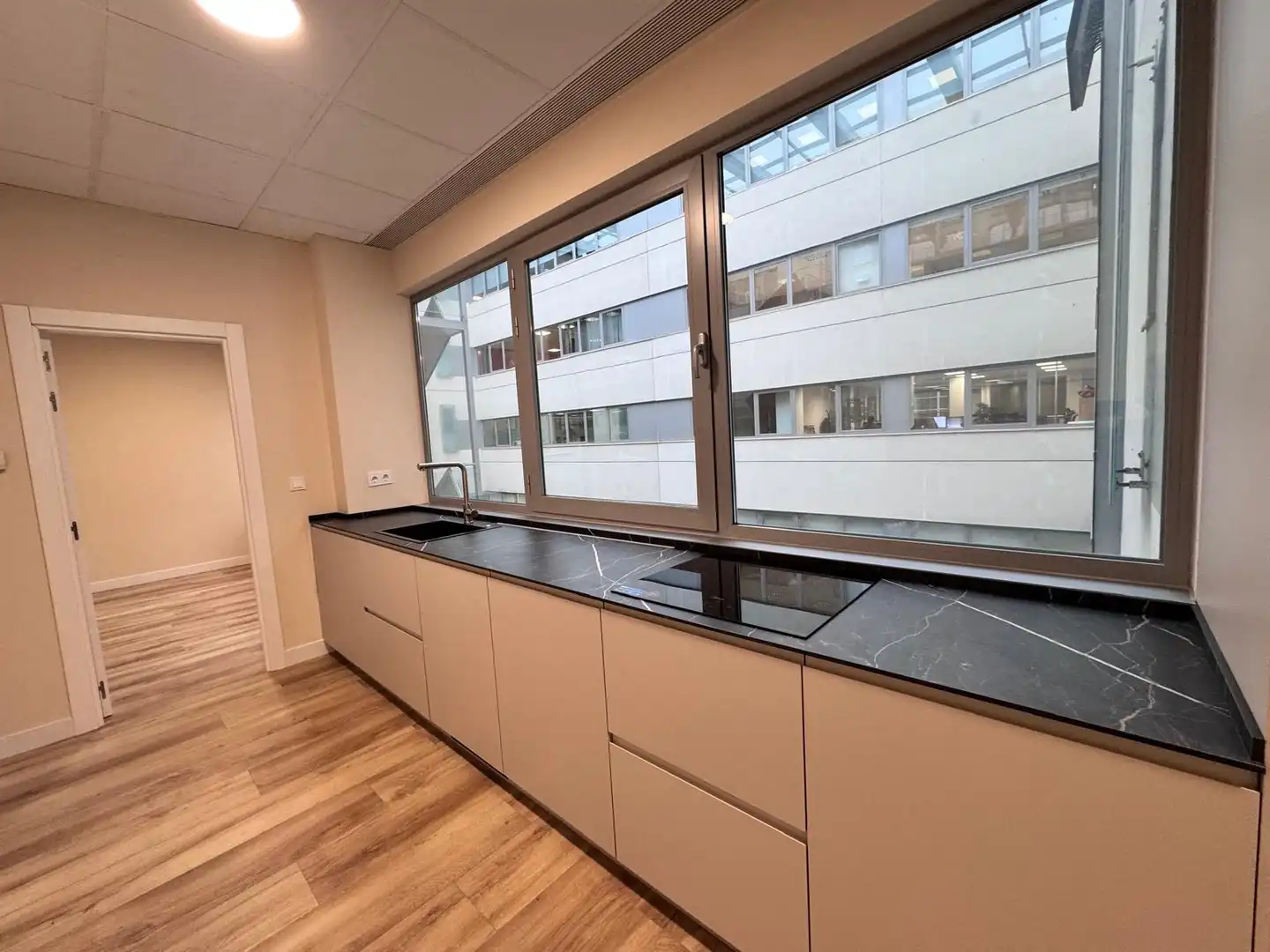 Küche von Büro zur Miete in Rivas-Vaciamadrid mit Heizung und Alarm
