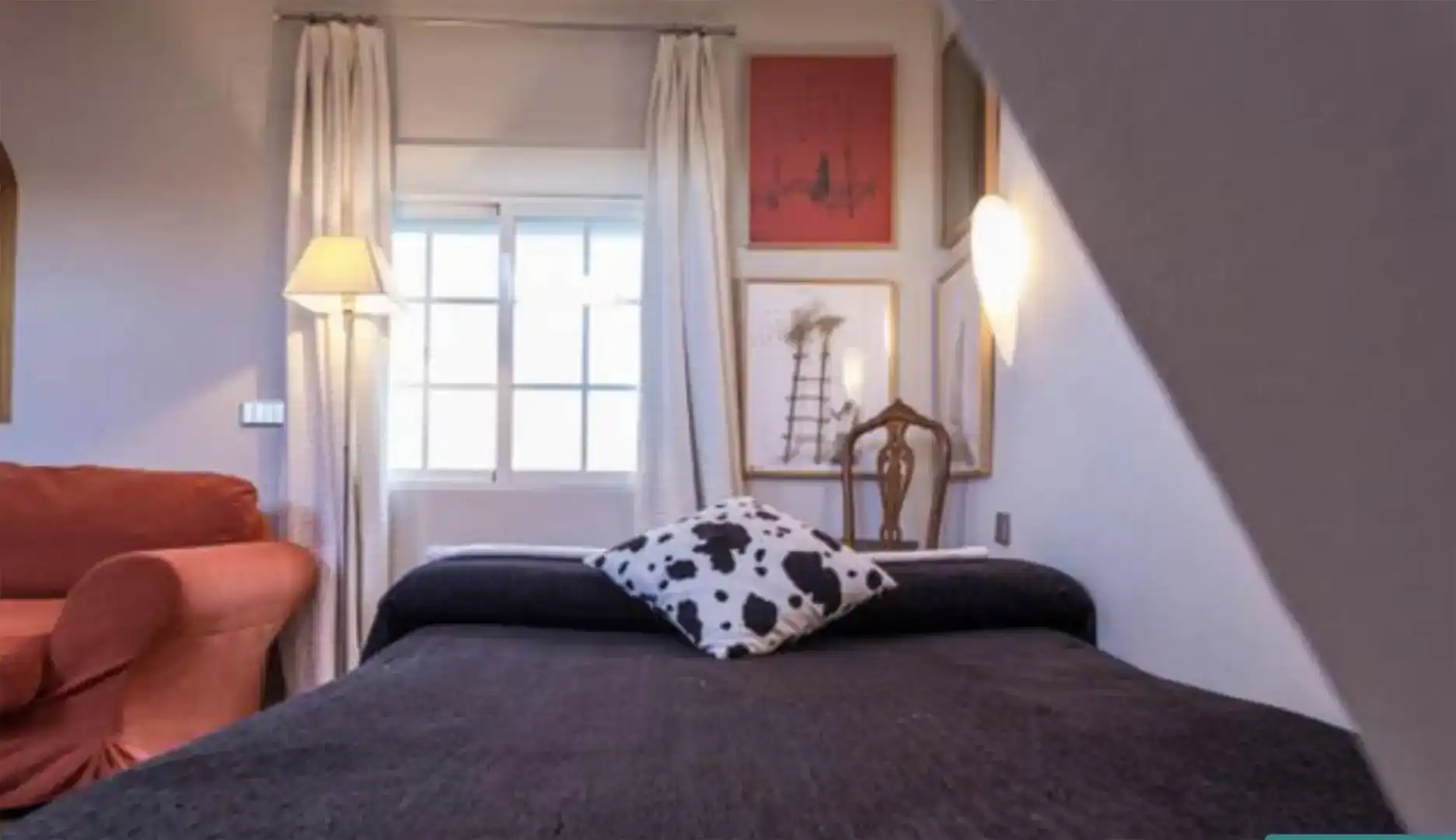 Dormitori de Apartament de lloguer en Madrid amb Aire condicionat, Parquet i Moblat