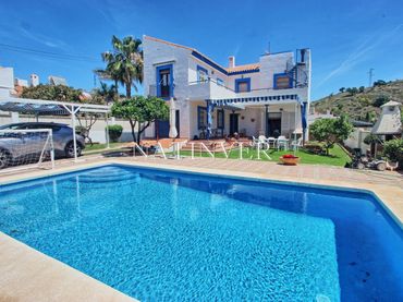 Chalet con balcón en venta en Calle Almadrabas 77