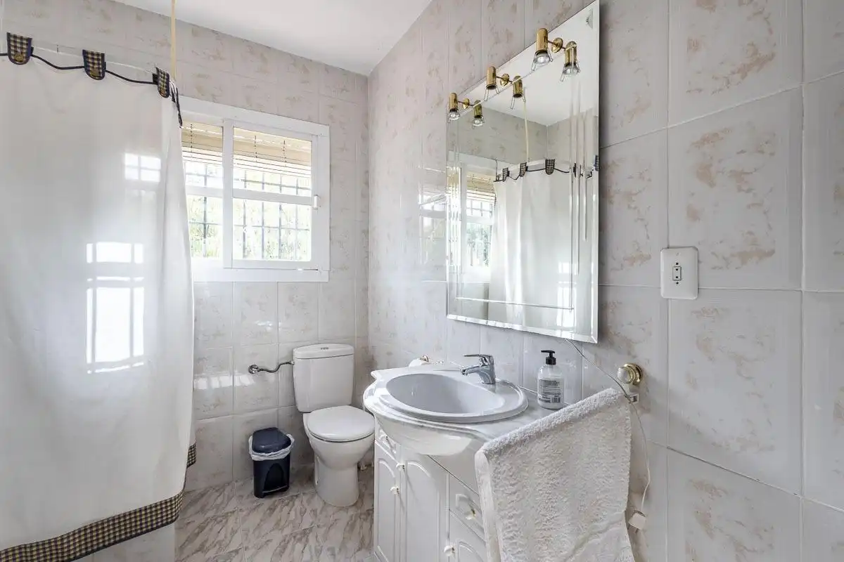Baño de Casa o chalet en venta en Las Gabias con Jardín privado, Terraza y Piscina