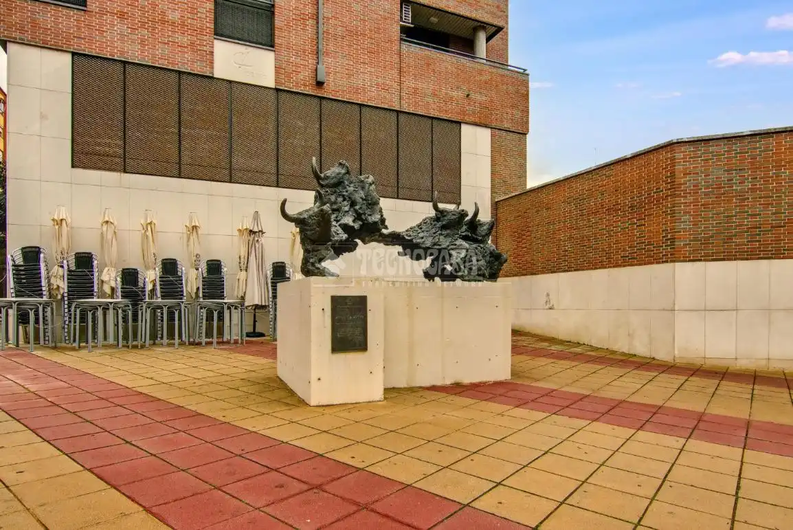 Vista exterior de Edifici en venda en Valladolid