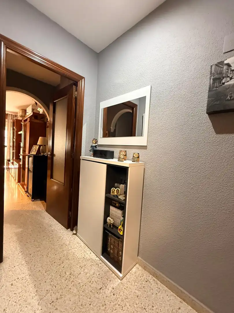 Wohnung zum Verkauf in Sevilla mit Klimaanlage, Terrasse und Balkon