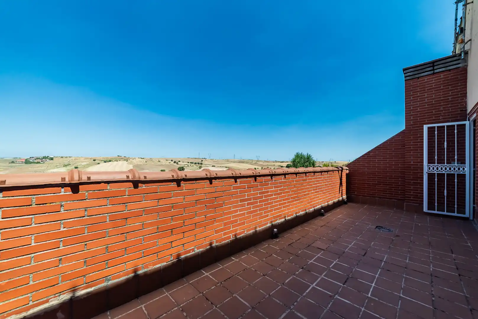 Terrassa de Casa adosada en venda en Móstoles amb Aire condicionat, Calefacció i Jardí privat