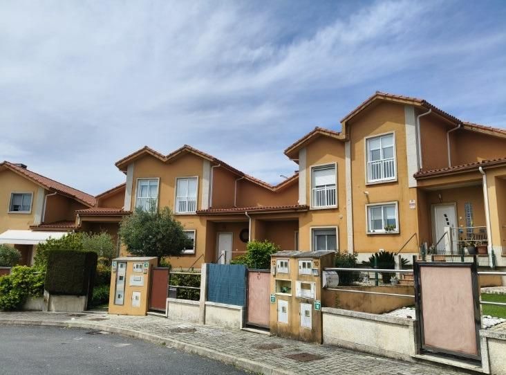 Exterior view of Single-family semi-detached for sale in O Pereiro de Aguiar   with Heating, Private garden and Parquet flooring