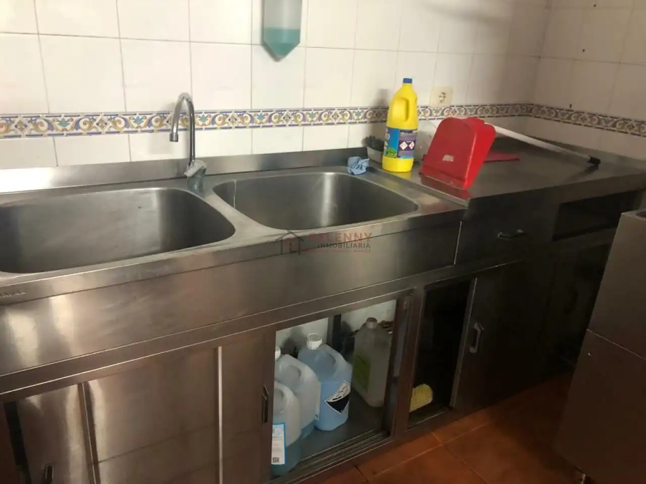 Cuina de Local en venda en A Pobra de Trives  amb Aire condicionat i Moblat