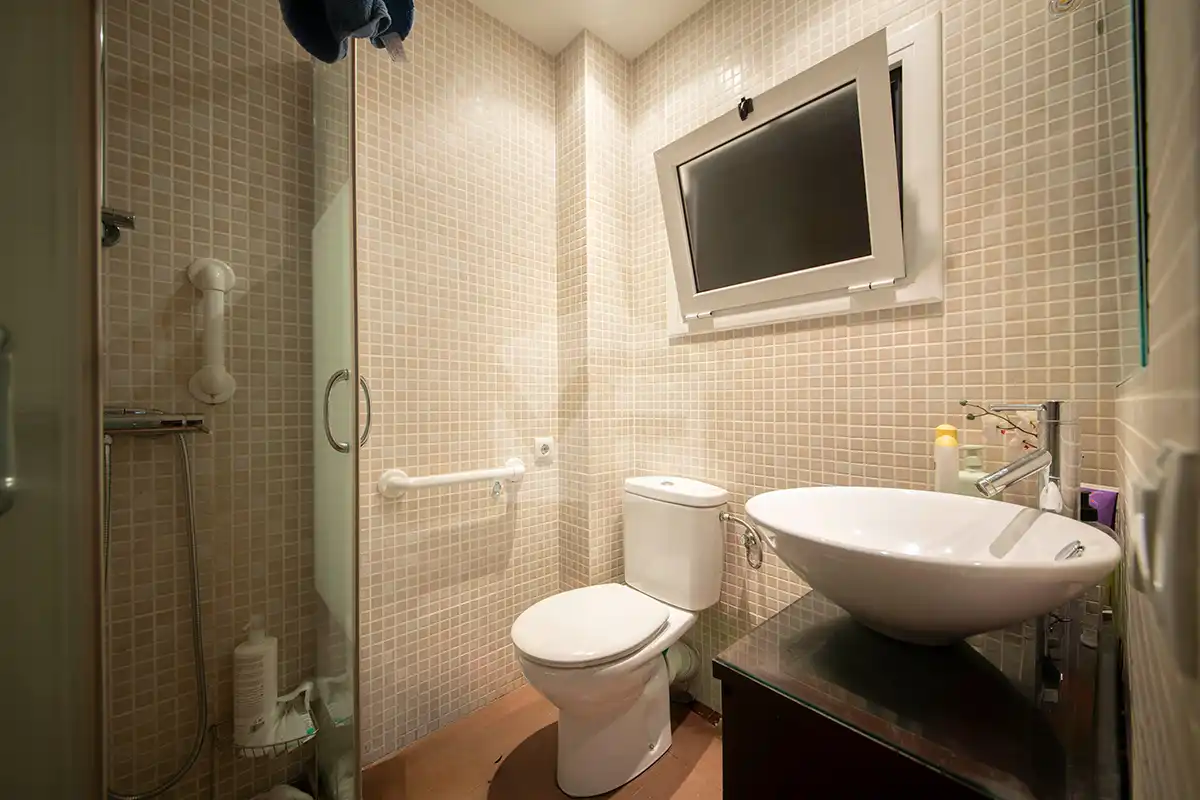 Bathroom of Flat for sale in Barcelona  with Air Conditioner