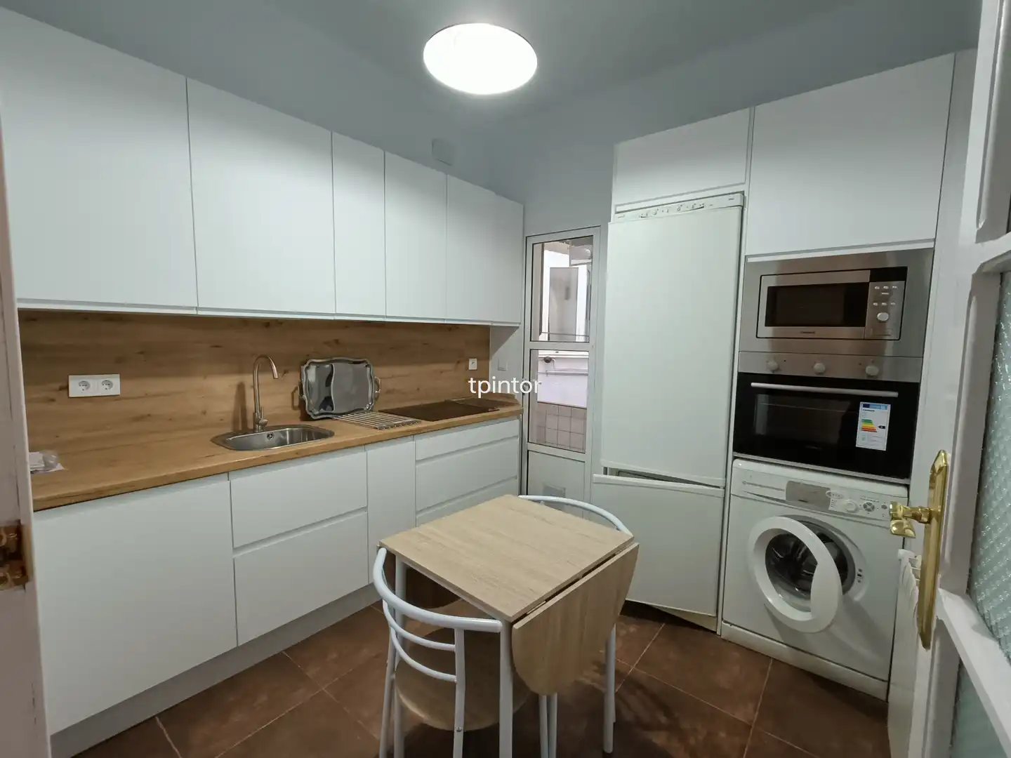 Kitchen of Flat for rent in Cáceres  with Heating, Furnished and Oven
