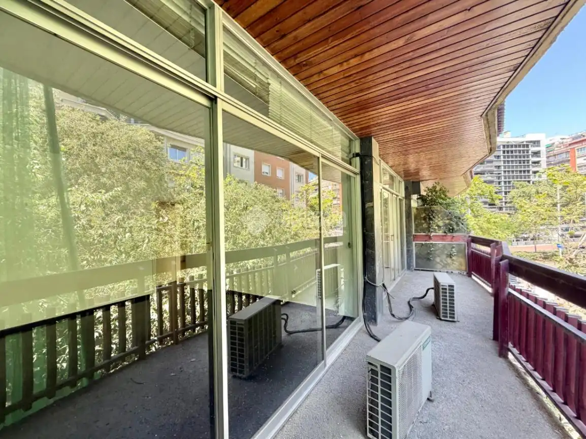 Vista exterior de Piso en venta en Barcelona con Aire acondicionado y Balcón