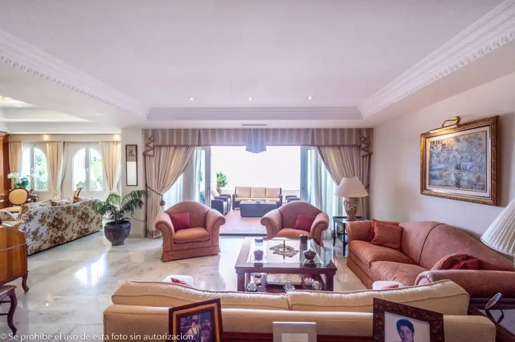 Sala d'estar de Dúplex en venda en Torremolinos amb Aire condicionat, Terrassa i Moblat