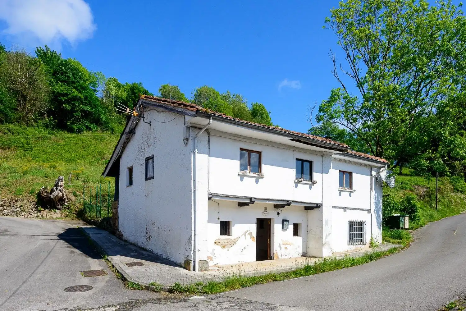 Vista exterior de Casa o chalet en venta en Bimenes