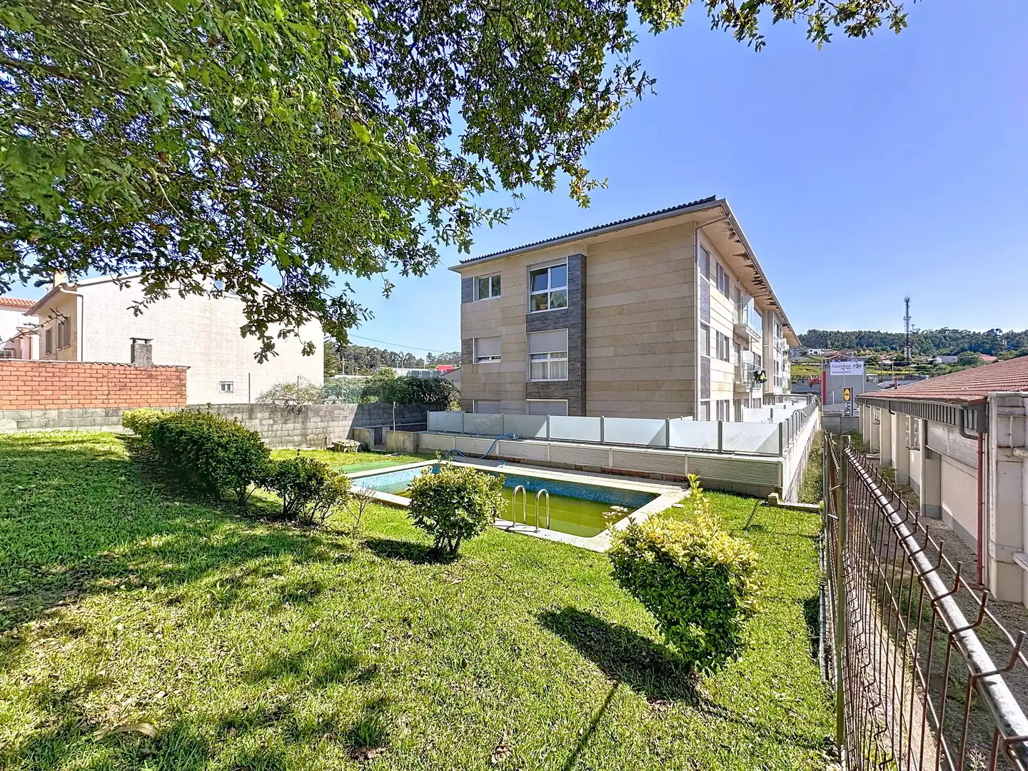 Vista exterior de Àtic en venda en Sanxenxo amb Piscina