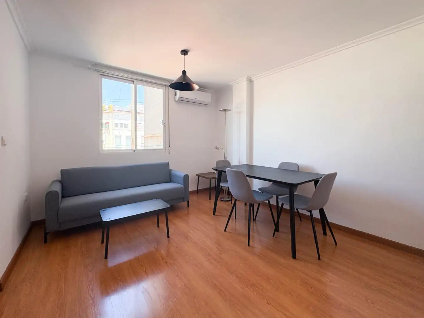 Living room of Flat for rent in Valencia  with Air Conditioner, Heating and Furnished