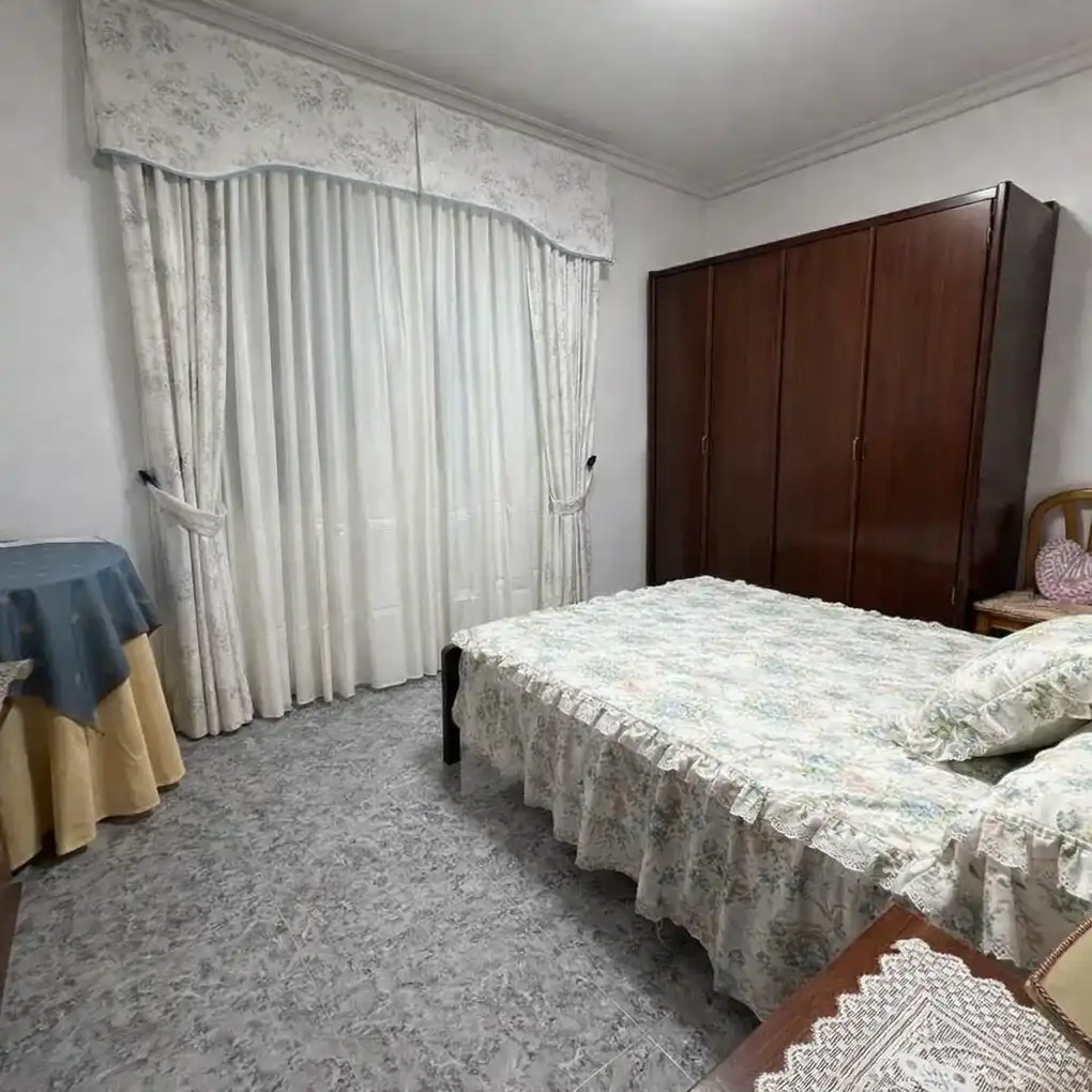 Habitación de Casa adosada en venta en Montearagón con Aire acondicionado, Calefacción y Terraza