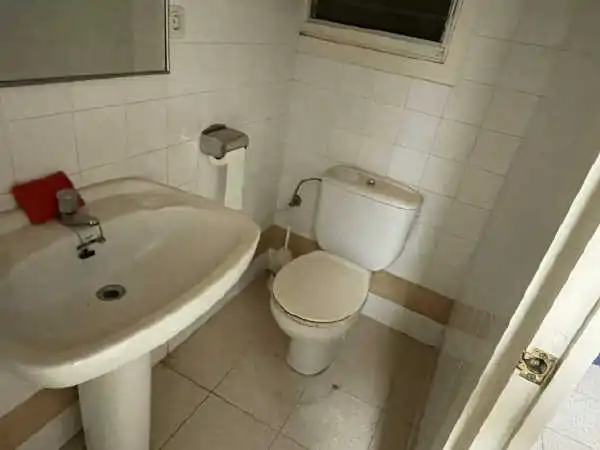 Bany de Local en venda en Sallent amb Aire condicionat