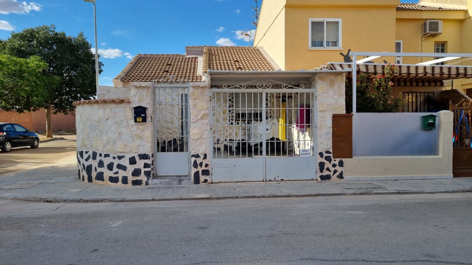 Vista exterior de Casa o xalet en venda en Villafranca de los Caballeros amb Calefacció, Terrassa i Moblat