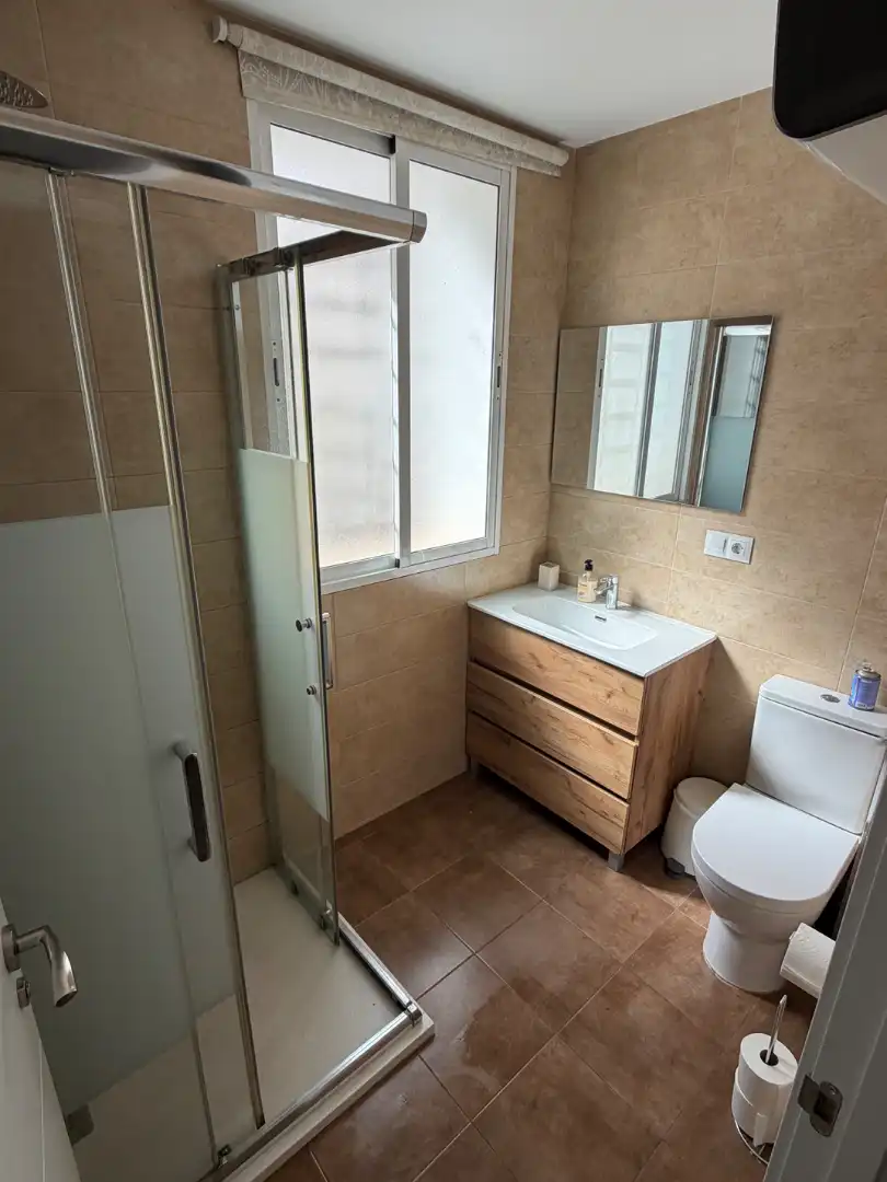 Baño de Piso de alquiler en Málaga con Aire acondicionado, Calefacción y Amueblado