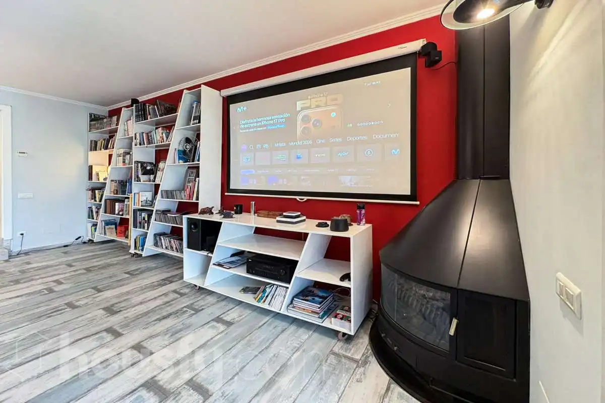 Sala de estar de Casa o chalet en venta en Girona con Aire acondicionado, Calefacción y Jardín privado