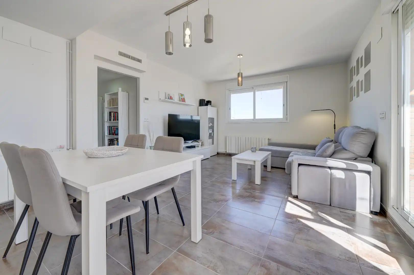 Wohnzimmer von Dachboden zum Verkauf in La Pobla de Farnals mit Klimaanlage, Heizung und Terrasse