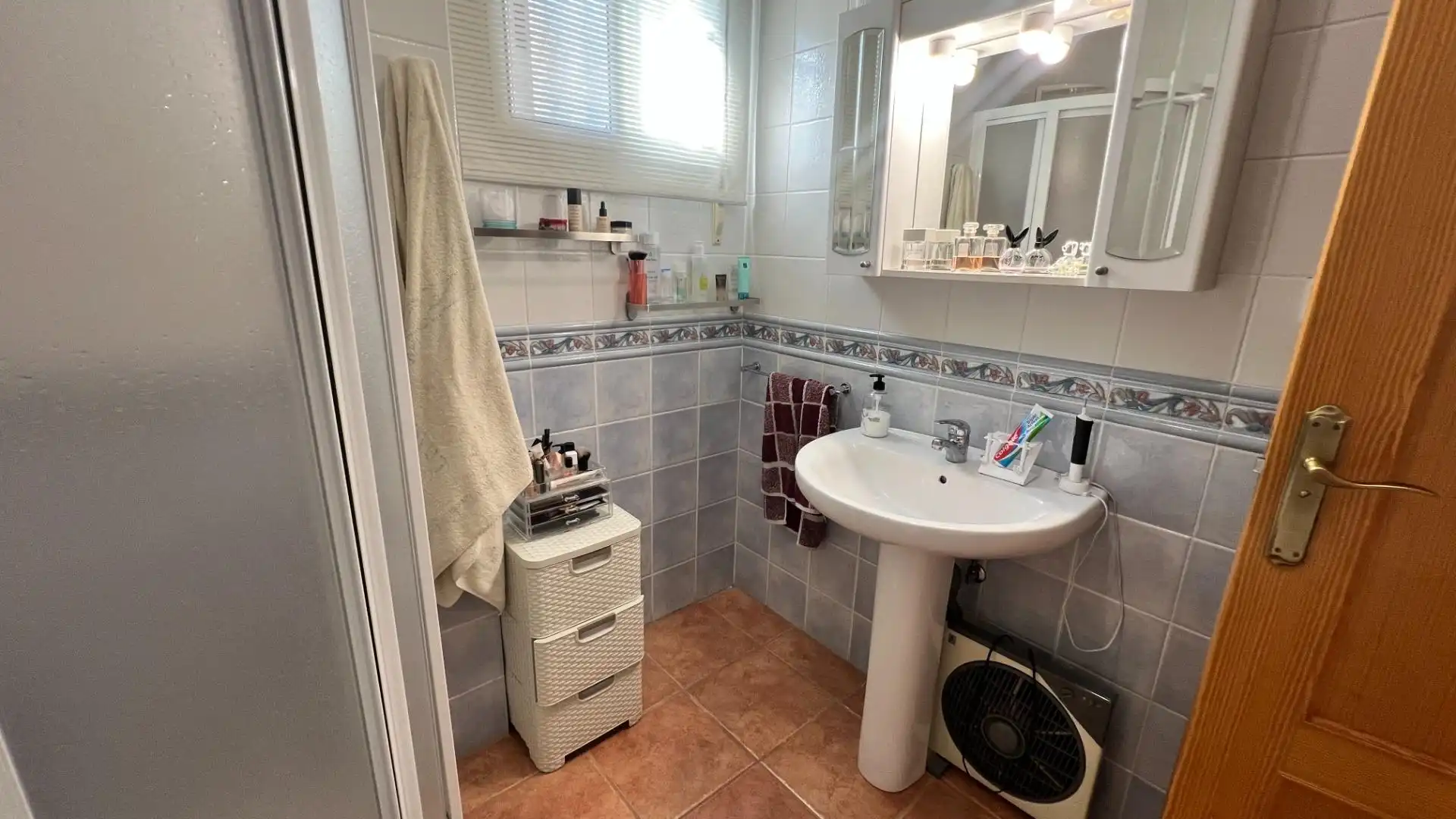 Bany de Casa o xalet en venda en Castellón de la Plana / Castelló de la Plana amb Aire condicionat, Jardí privat i Terrassa