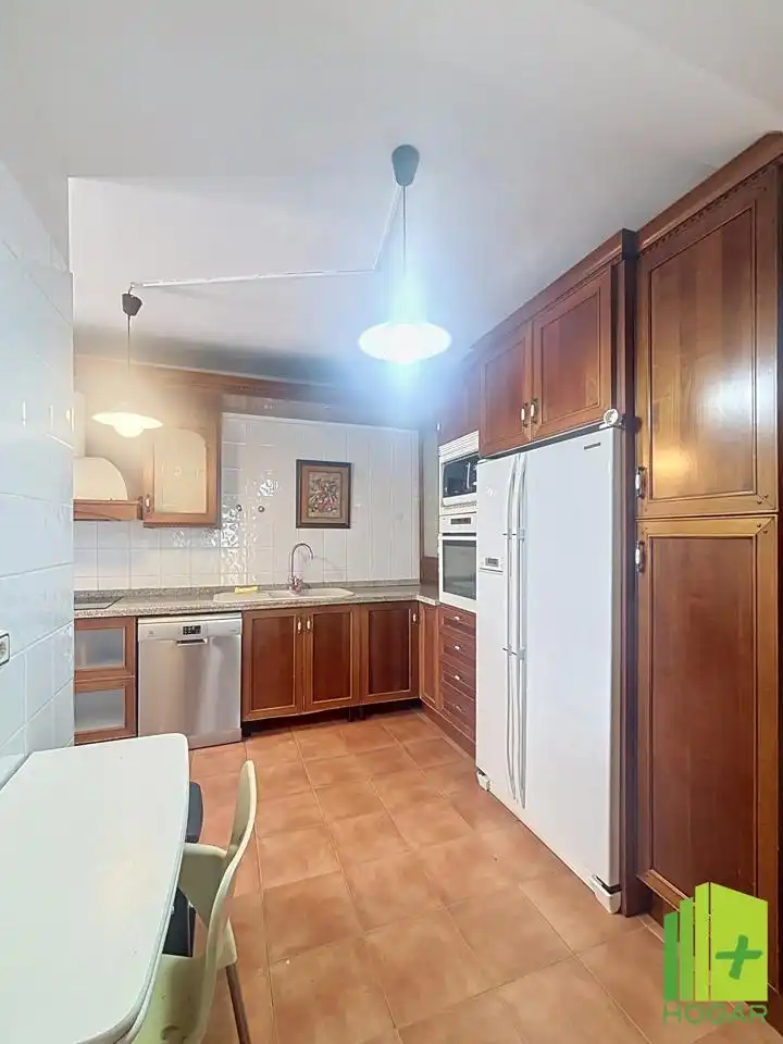 Cocina de Casa adosada en venta en Jaén con Aire acondicionado, Jardín privado y Terraza
