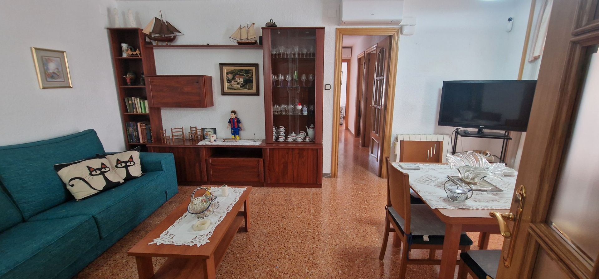 Living room of Flat for sale in L'Hospitalet de Llobregat  with Air Conditioner, Heating and Furnished