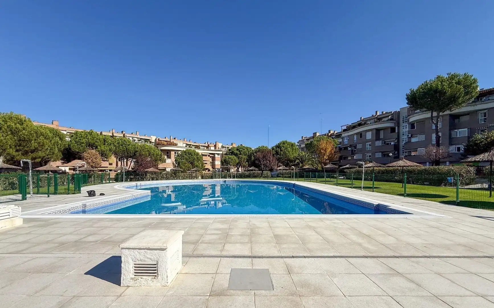 Piscina de Pis en venda en Rozas Centro