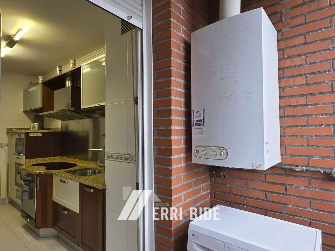 Cocina de Piso en venta en Mungia con Calefacción, Trastero y Balcón