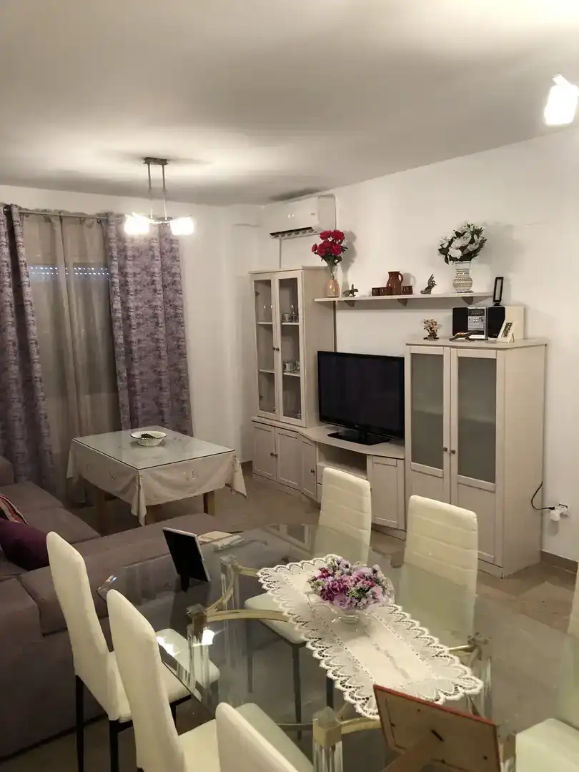 Sala d'estar de Pis de lloguer en Guillena amb Aire condicionat, Traster i Moblat