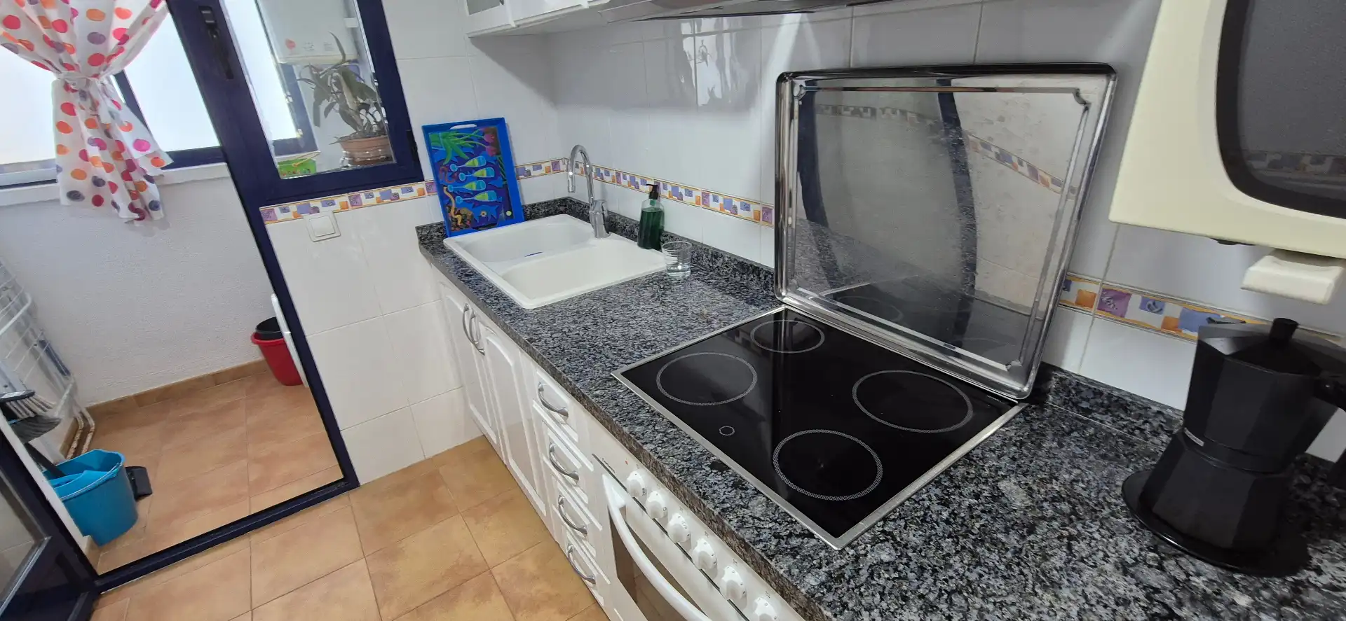 Cuina de Apartament de lloguer en Gandia amb Aire condicionat, Calefacció i Jardí privat