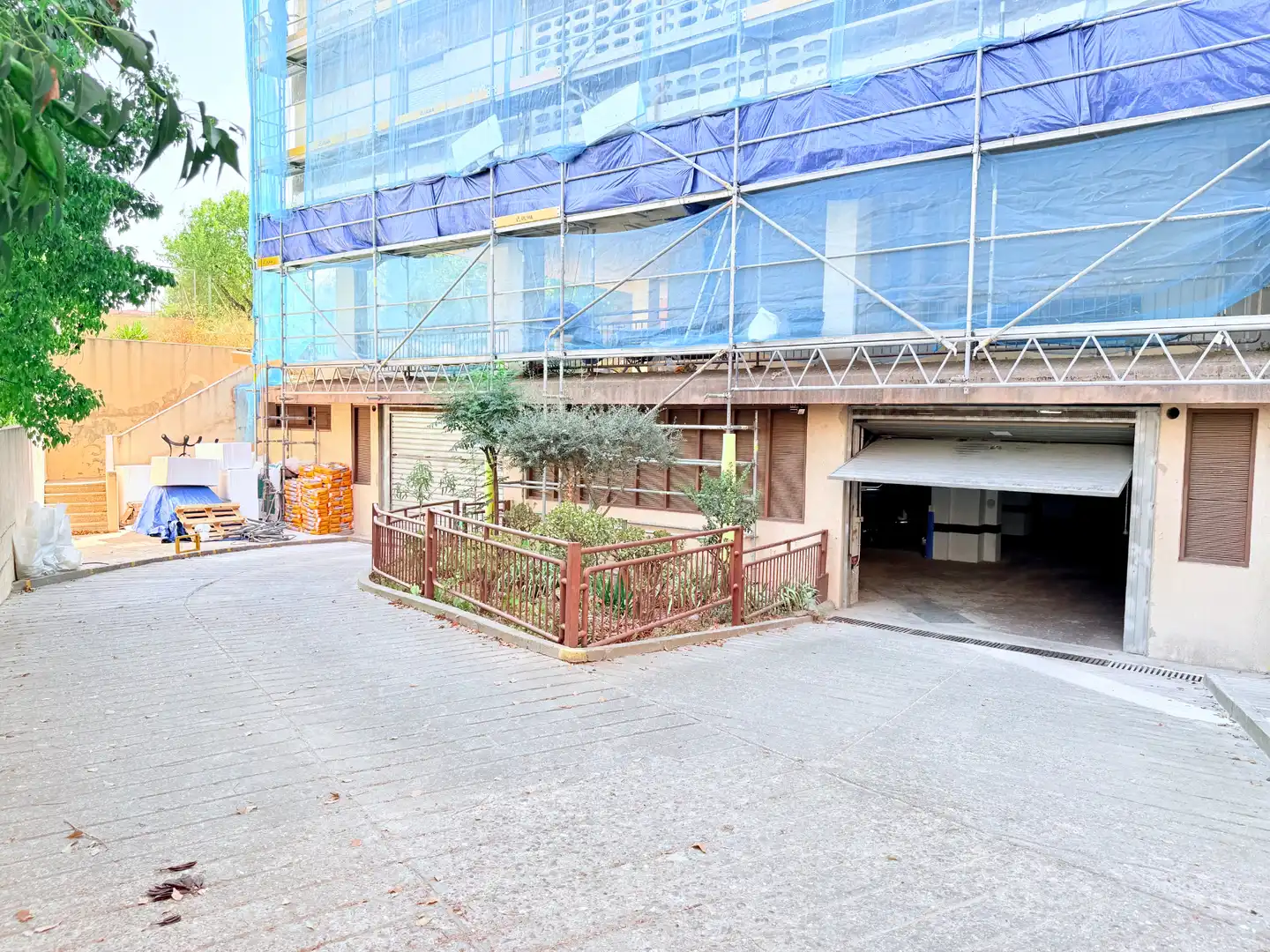 Vista exterior de Garatge en venda en Sant Feliu de Llobregat