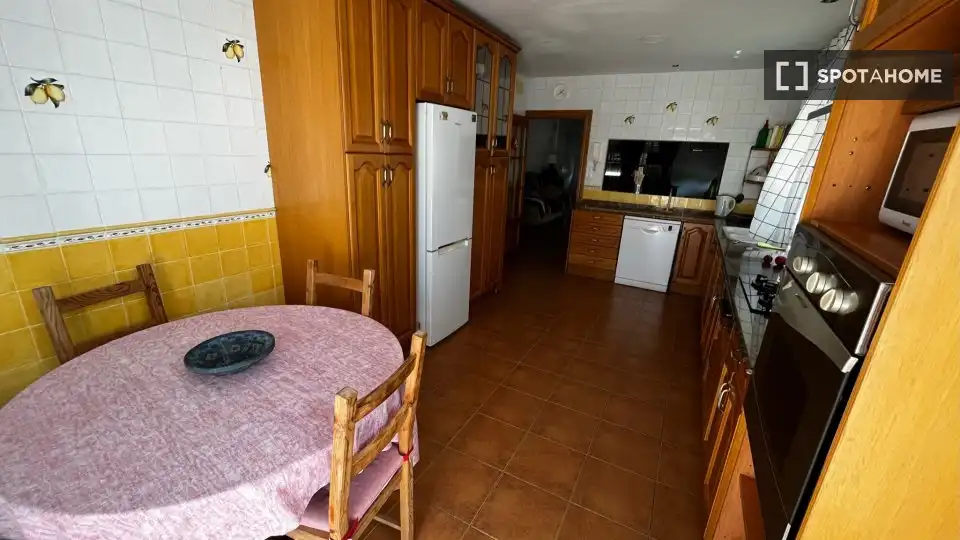 Cocina de Piso de alquiler en La Pobla de Vallbona con Aire acondicionado, Calefacción y Amueblado