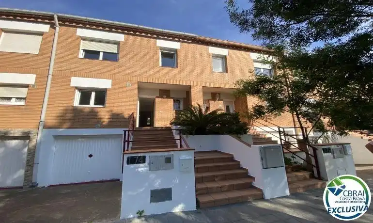 Vista exterior de Casa o xalet en venda en Roses amb Calefacció, Jardí privat i Terrassa