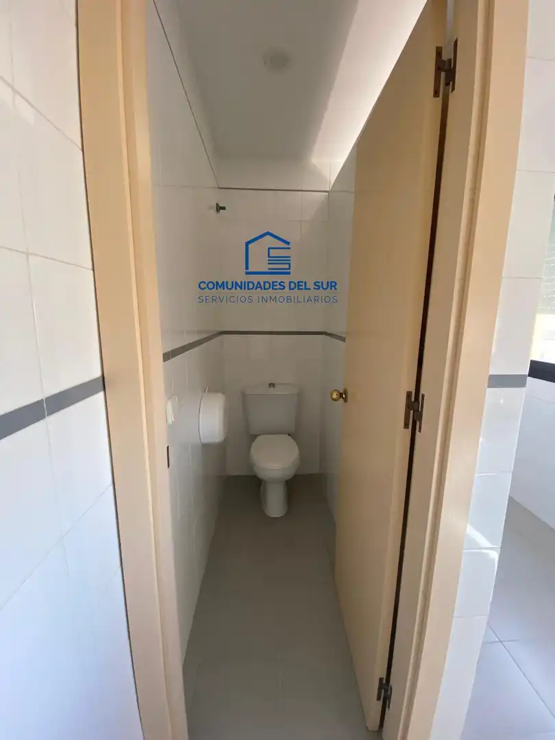 Badezimmer von Büro zur Miete in Cádiz