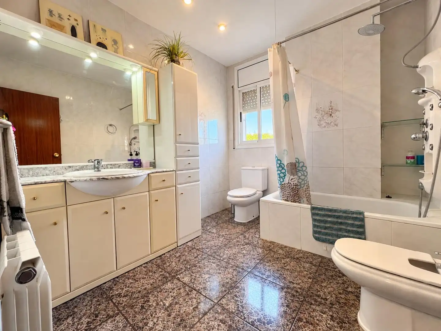 Baño de Casa o chalet en venta en El Vendrell con Calefacción, Jardín privado y Terraza