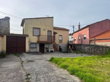 House with garden for sale in Calle de la Cruz