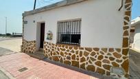 Vista exterior de Casa o xalet en venda en Dolores amb Aire condicionat, Terrassa i Moblat