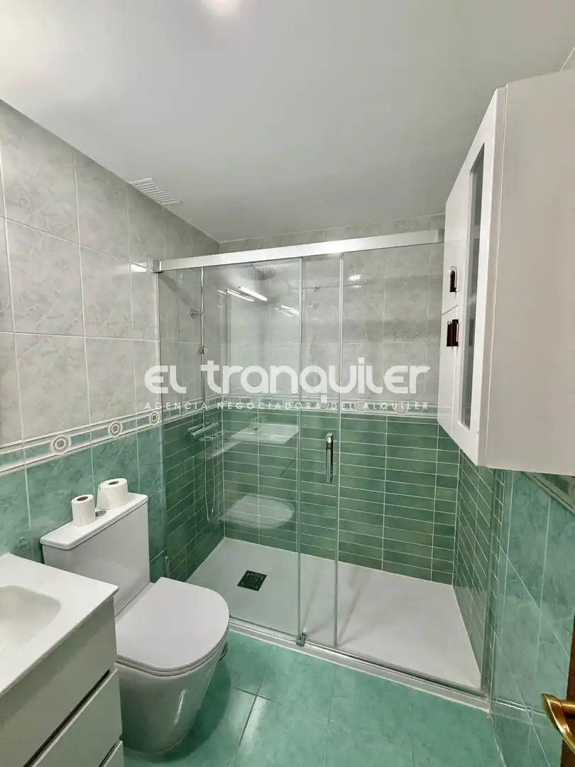 Baño de Piso de alquiler en Madrid con Aire acondicionado, Parquet y Lavadora