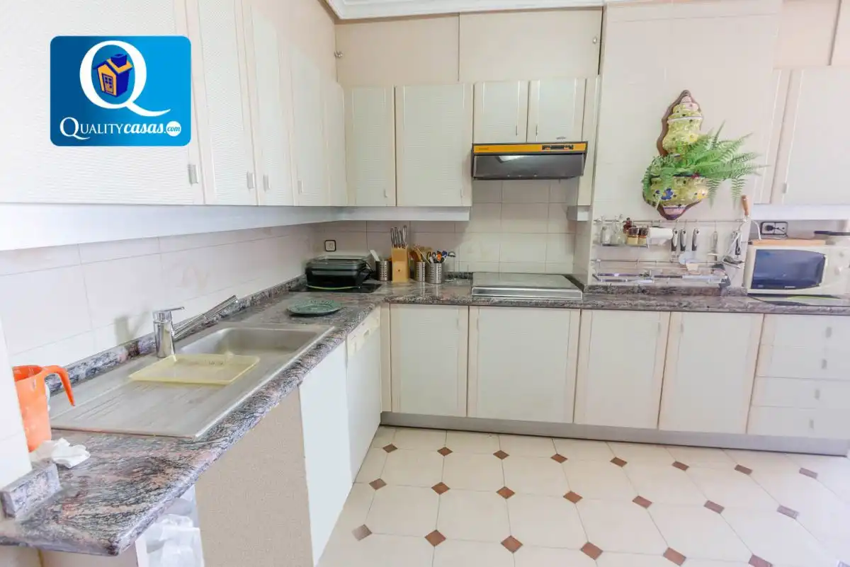 Cuina de Apartament en venda en Alicante / Alacant amb Aire condicionat, Calefacció i Terrassa