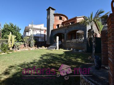 Villa con balcone in vendita a Carrer de Joan Miró