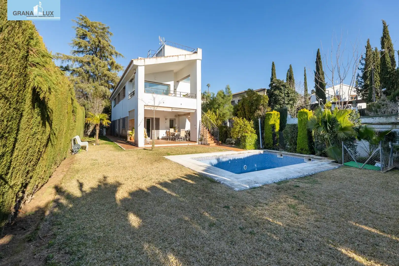 Villa con piscina in vendita a Calle de las Adelfas