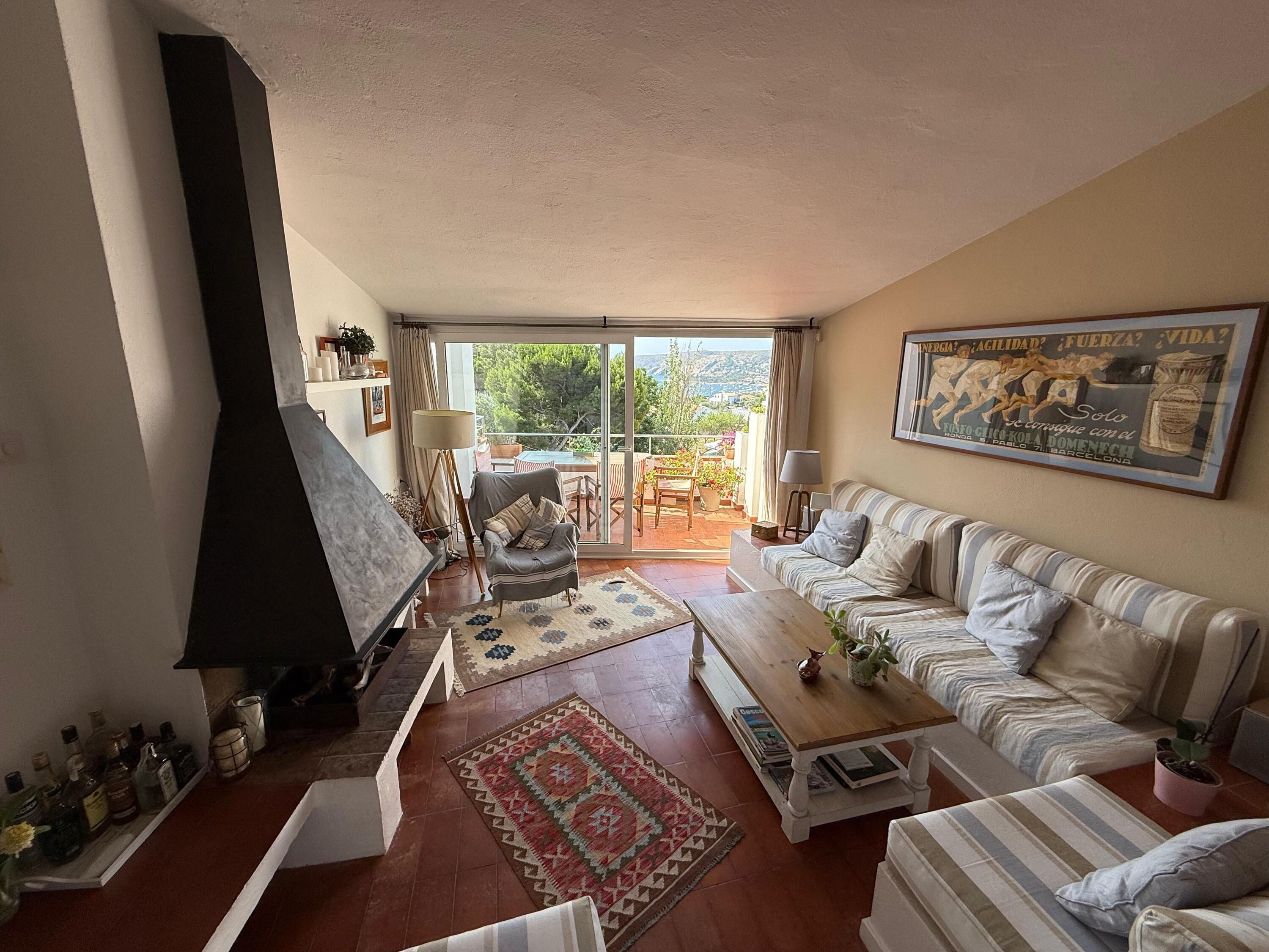 Sala d'estar de Pis en venda en Cadaqués amb Terrassa