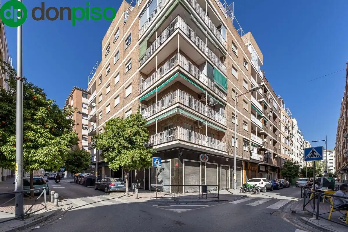 Exterior view of Flat for sale in  Granada Capital  with Heating and Balcony