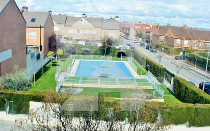 Piscina de Casa adosada en venda en Valdemoro amb Calefacció, Jardí privat i Terrassa