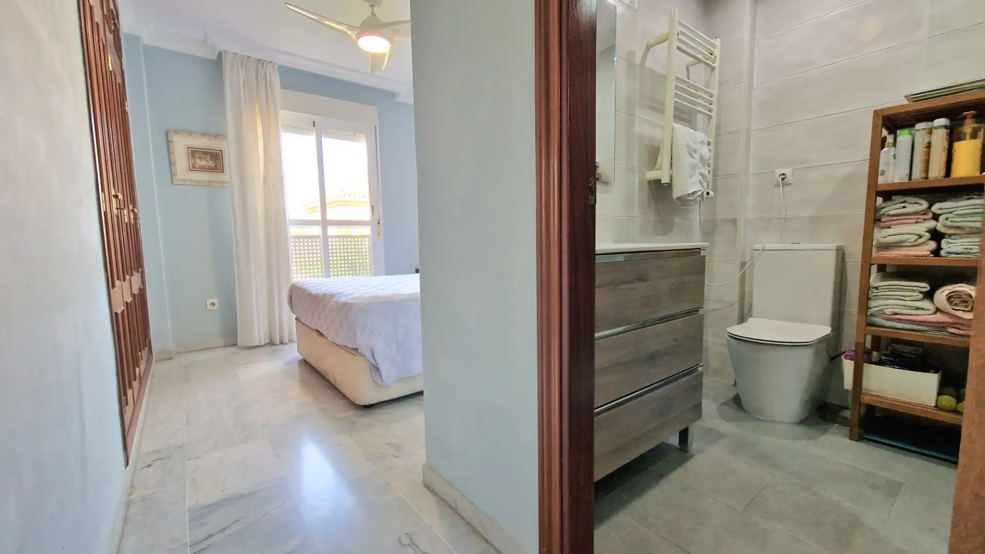 Baño de Casa adosada en venta en Mairena del Aljarafe con Aire acondicionado
